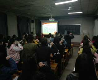 重温入团誓词