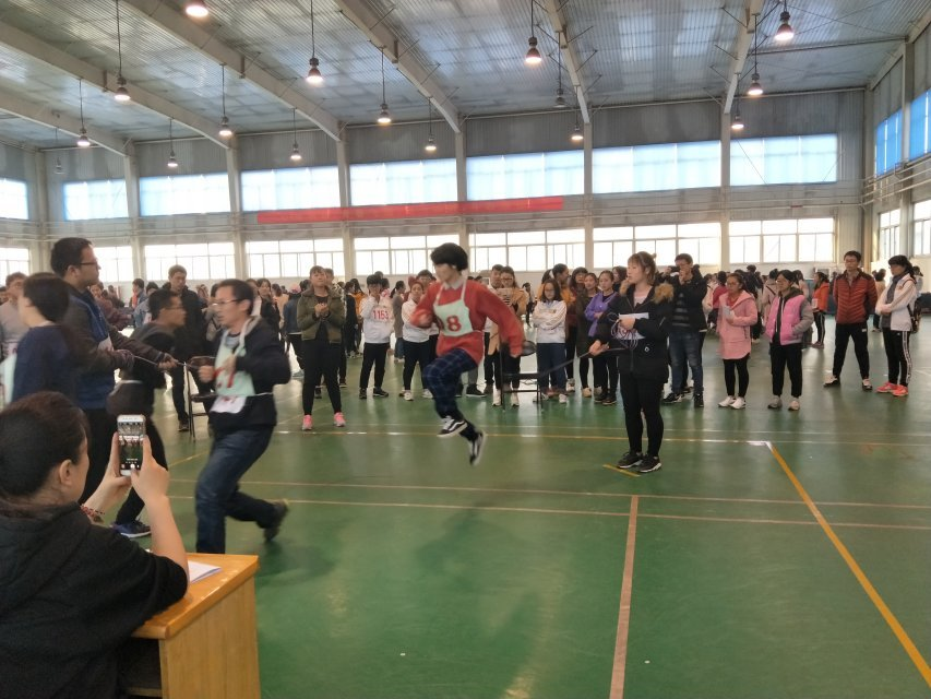 10人长绳8字跳