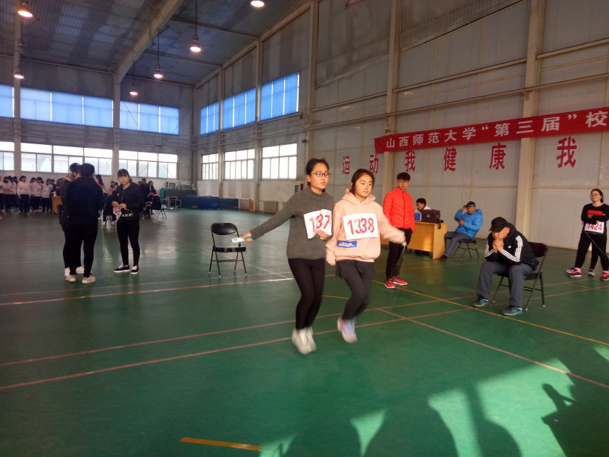 女子30秒两人协同单摇跳